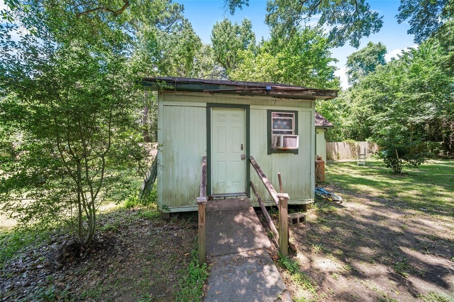 More Photos Of 19160 Terri Ln, Conroe Office Residential For Sale