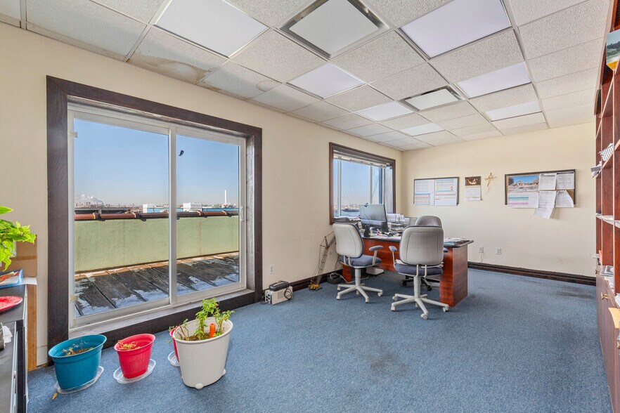 More Photos Of 14-07 113th St, College Point Research And Development For Lease