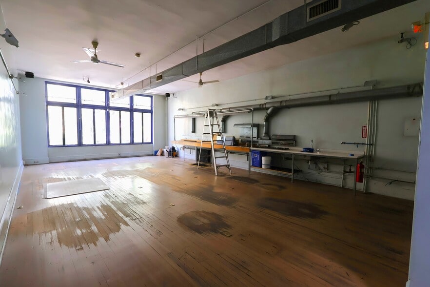 More Photos Of 1118 Walnut St, Philadelphia Storefront Retail Office For Sale