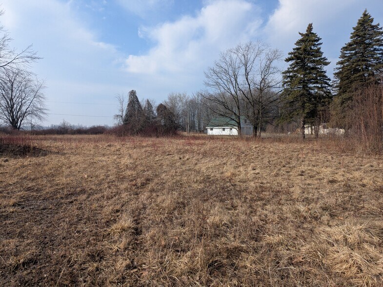 More Photos Of 2416 E Huron Rd, Au Gres Storefront Retail Office For Sale