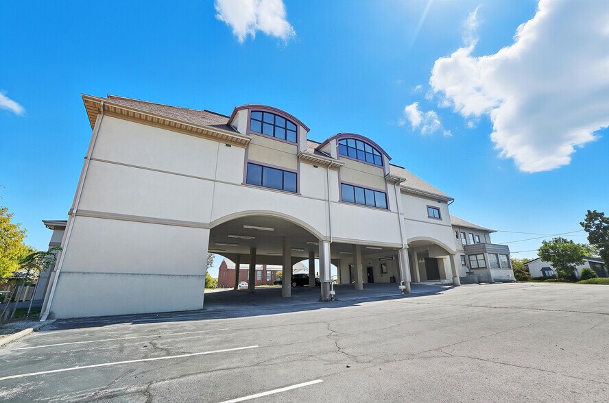 More Photos Of 916-920 W Market St, Lima Medical For Sale