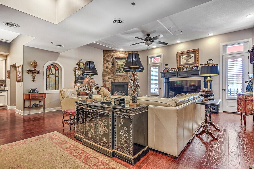 More Photos Of 220 Broad St, Kingsport Flex For Sale