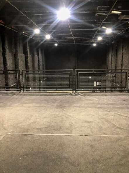 More Photos Of 58-73 West St, Brooklyn Warehouse For Lease