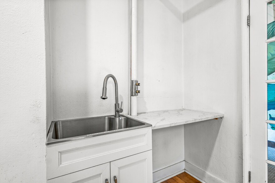 More Photos Of 920 Commercial St SE, Salem Restaurant For Sale