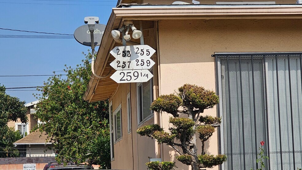 More Photos Of 251 W 41st Pl, Los Angeles Apartments For Sale