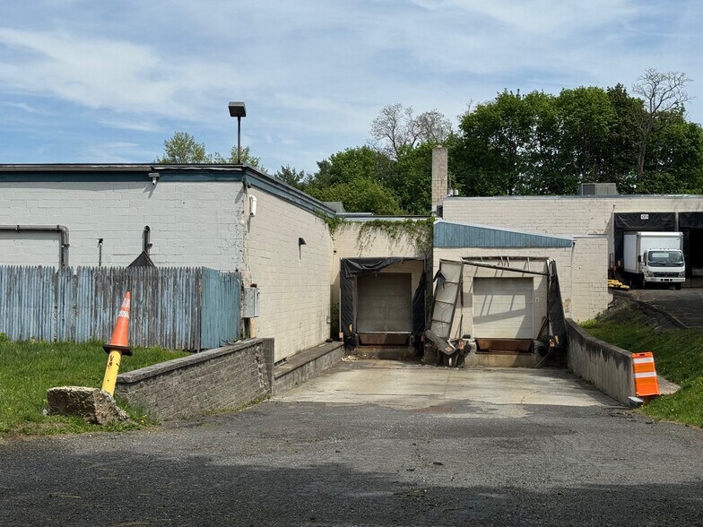 More Photos Of 195 Hudson St, Cornwall-on-Hudson Distribution For Lease
