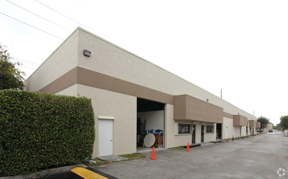 Primary Photo Of 4201 N Dixie Hwy, Boca Raton Light Distribution For Sale