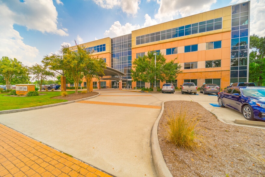 More Photos Of 17450 St. Lukes Way, The Woodlands Medical For Lease