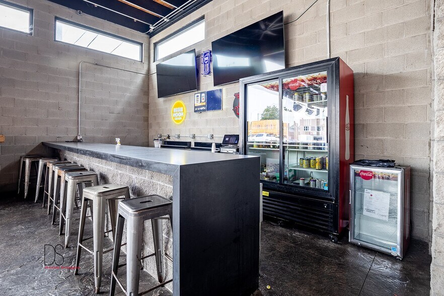 More Photos Of 110 E Hickory St, Streator Bar For Sale