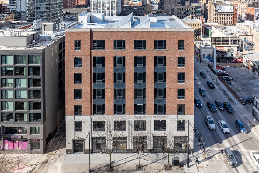 More Photos Of 540 N LaSalle St, Chicago Loft Creative Space For Lease