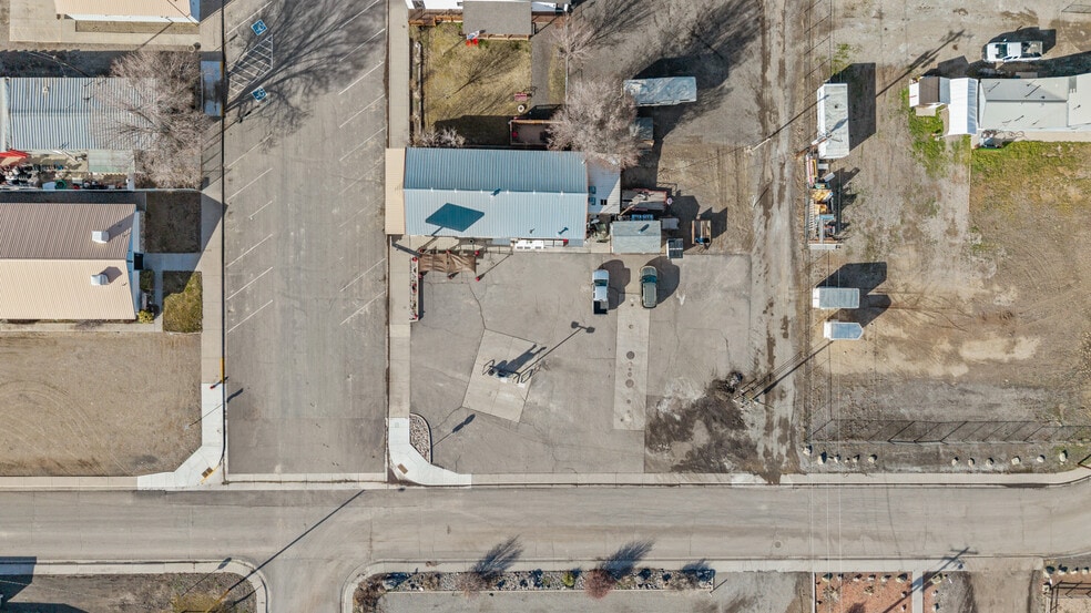 More Photos Of 320 Minter Ave, De Beque Convenience Store For Sale