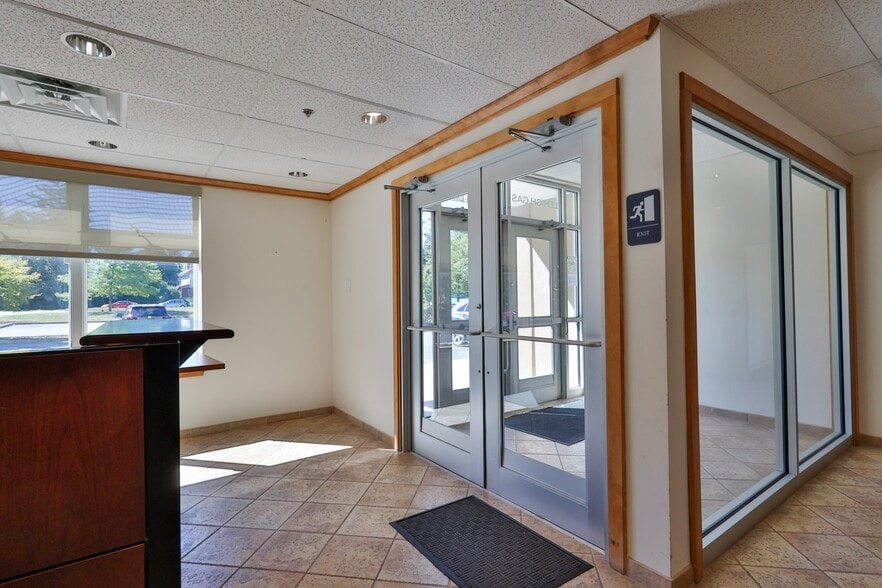 More Photos Of 1425 Mountain Dr N, Bethlehem Office For Lease