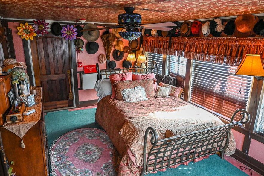 More Photos Of 1272 SW Fillmore St, Topeka Hospitality For Sale