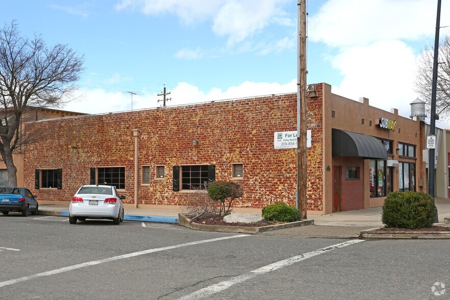 More Photos Of 495-497 5th St, Gustine General Retail For Sale