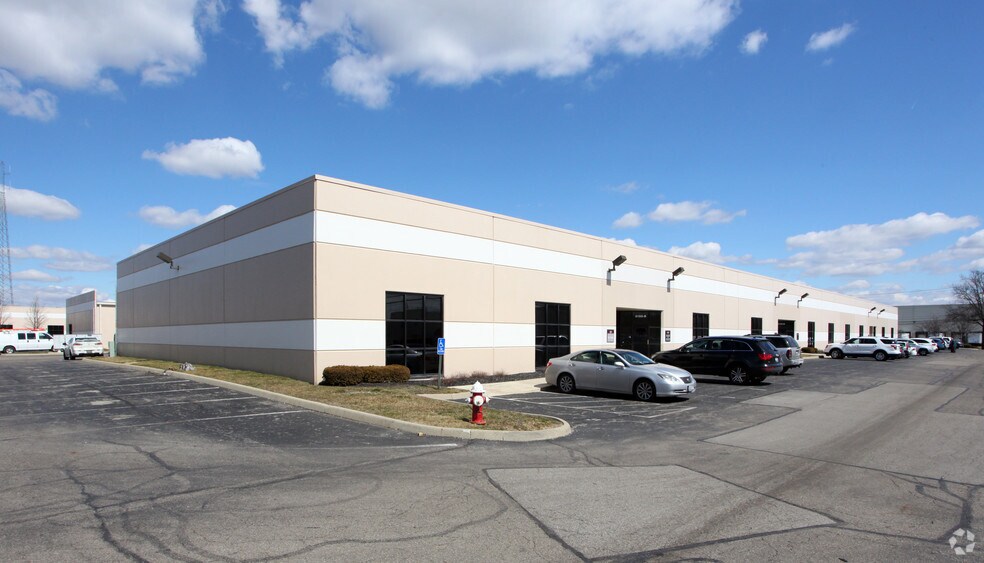 More Photos Of 6155 Huntley Rd, Columbus Showroom For Lease