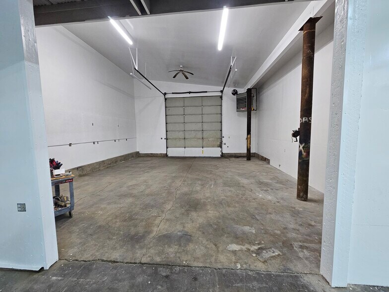 More Photos Of 7908 NE Highway 99, Vancouver Showroom For Lease