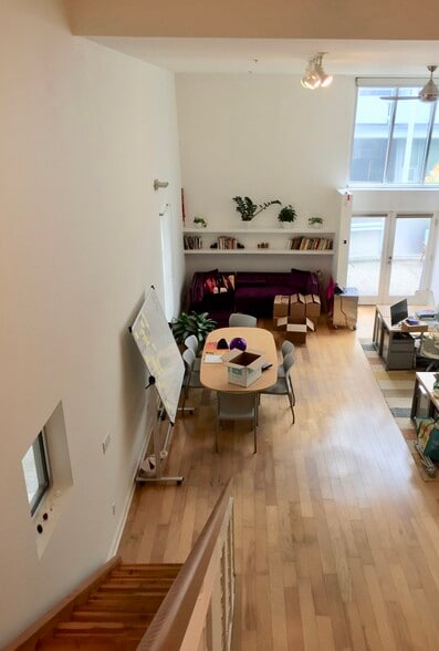 More Photos Of 615 Hampton Dr, Venice Apartments For Sale