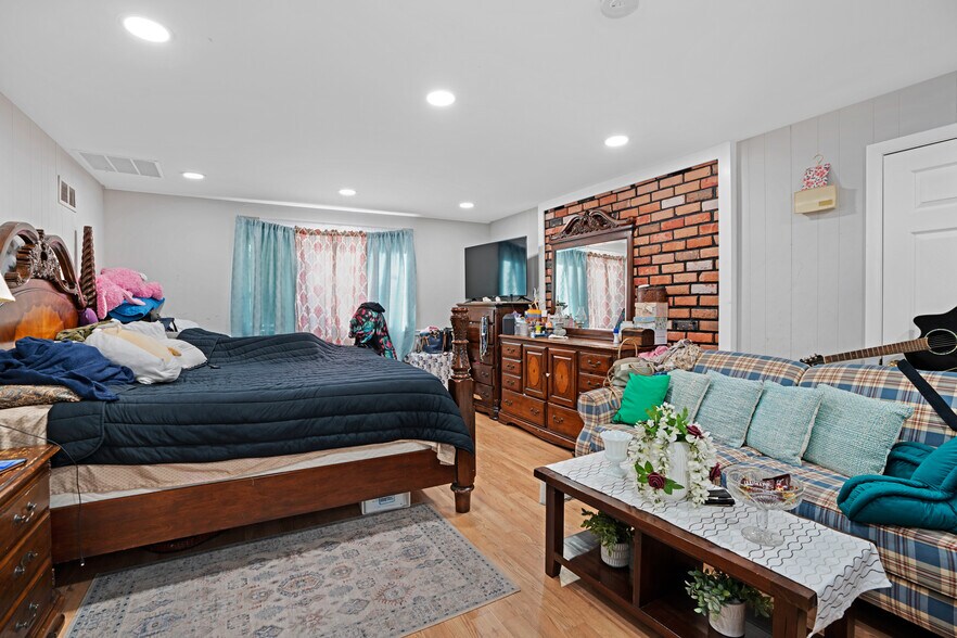 More Photos Of 307 Oak Tree Ave, South Plainfield Storefront Retail Office For Sale