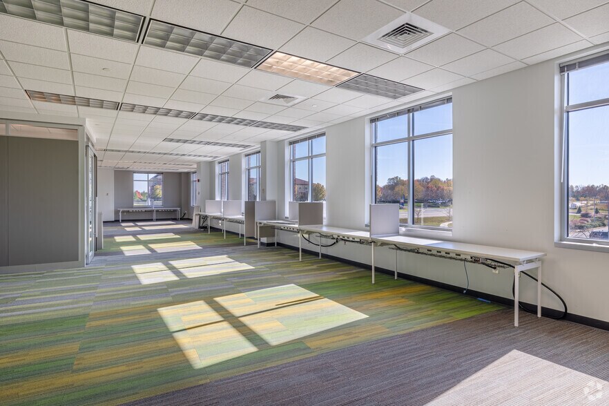 More Photos Of 15521 Midlothian Tpke, Midlothian Office For Lease