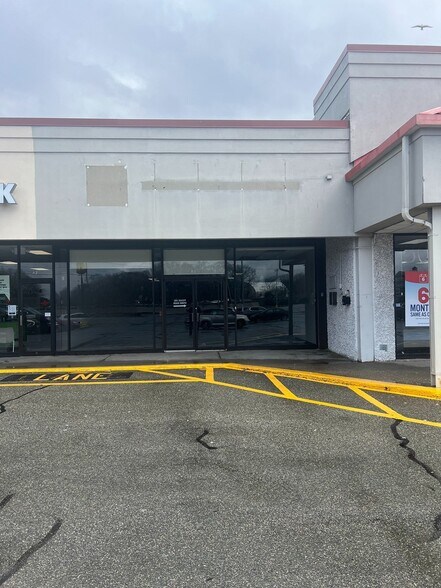 More Photos Of 1024 Kings Hwy, New Bedford Storefront For Lease