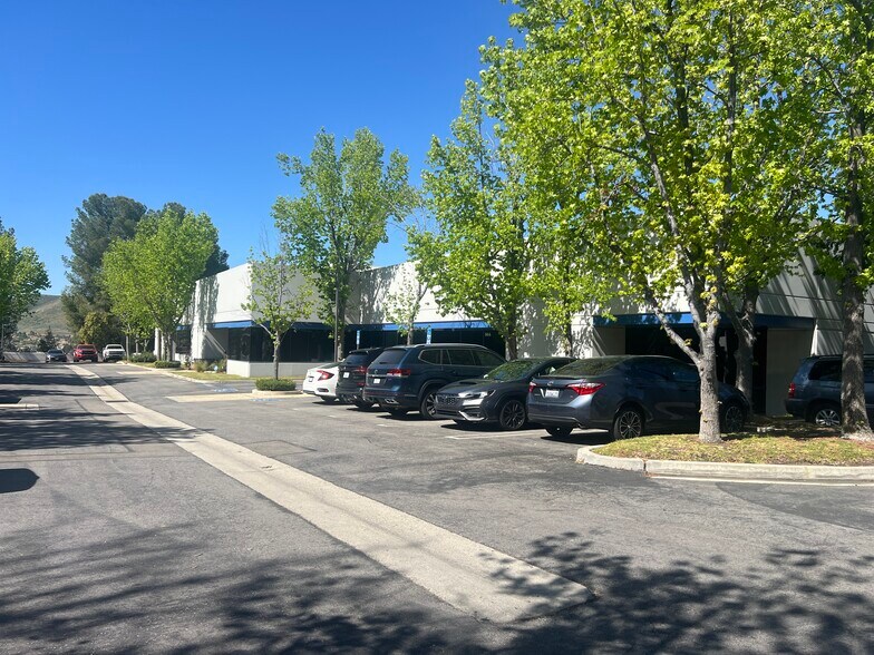 More Photos Of 94 W Cochran St, Simi Valley Research And Development For Sale