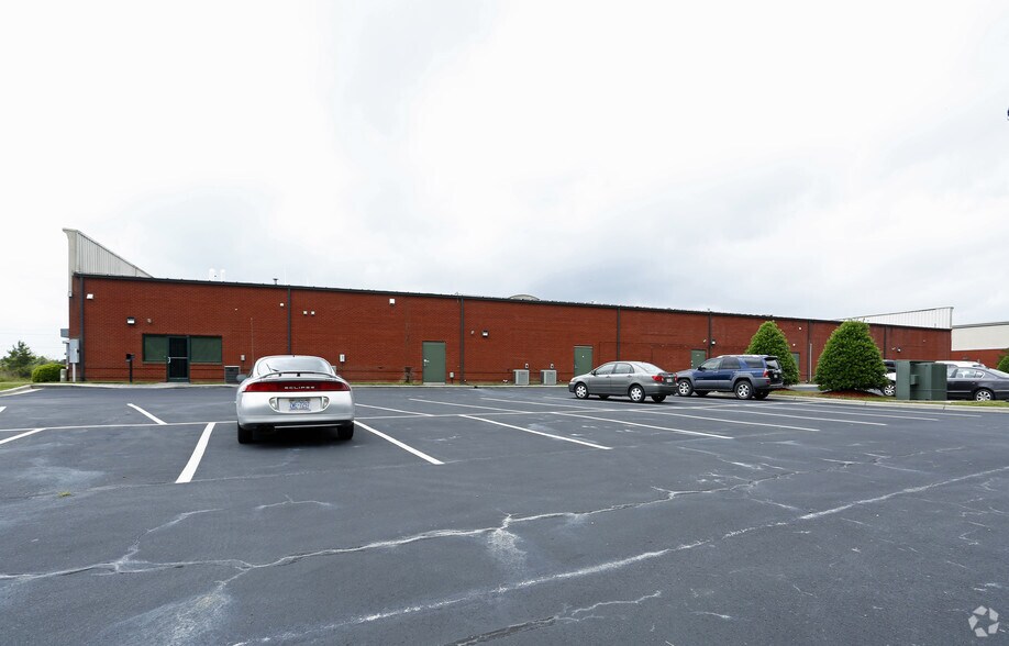 More Photos Of 8970 Us-70 bus Hwy, Clayton Unknown For Lease