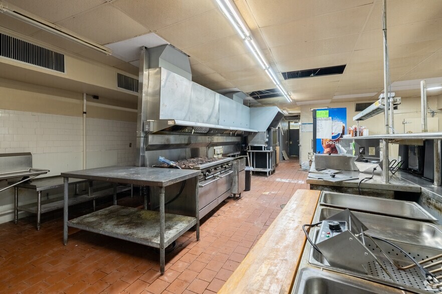 More Photos Of 8929 Old Number Six Hwy, Santee Hotel For Sale