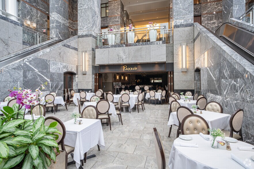 More Photos Of 311 S Wacker Dr, Chicago Office For Lease