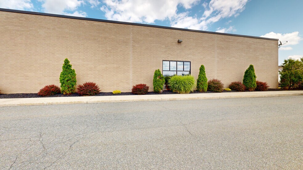 More Photos Of 151 Wolf Rd, Colonie Freestanding For Sale