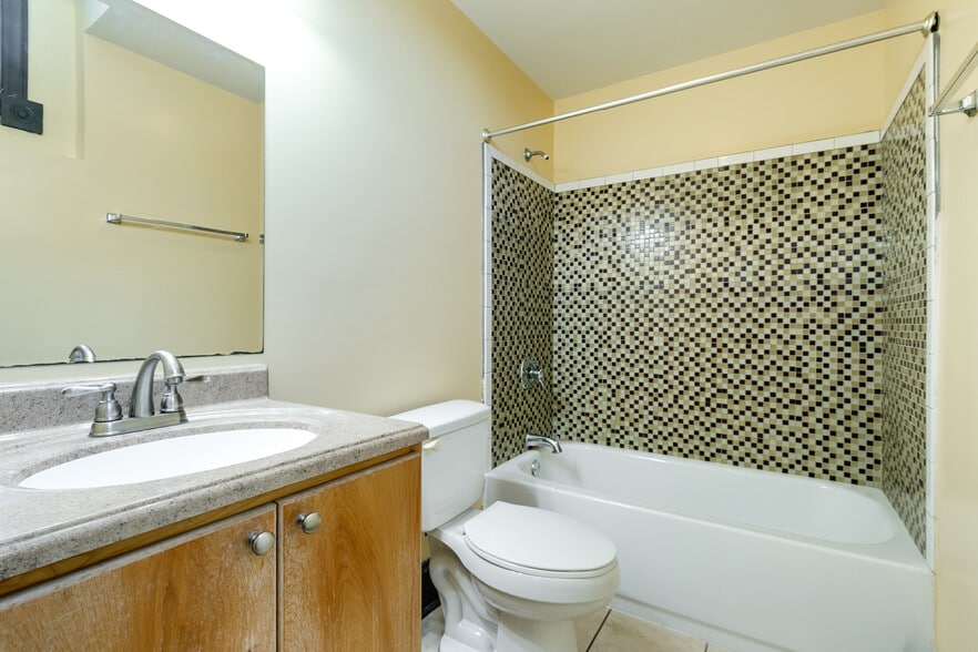 More Photos Of 712 Grove Ave, Petersburg Apartments For Sale