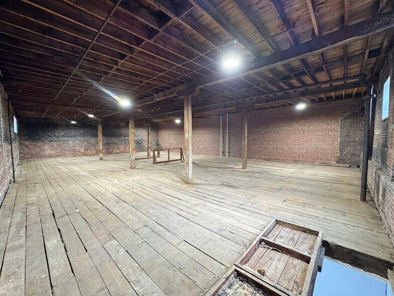 More Photos Of 1107 Paola St, Statesville Light Distribution For Sale