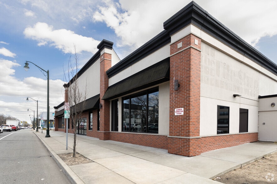 More Photos Of 831-839 Sunrise Hwy, Lynbrook Freestanding For Lease