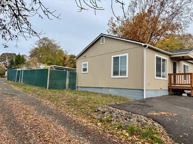 More Photos Of 512 NW Cecil Ave, Roseburg Office For Sale