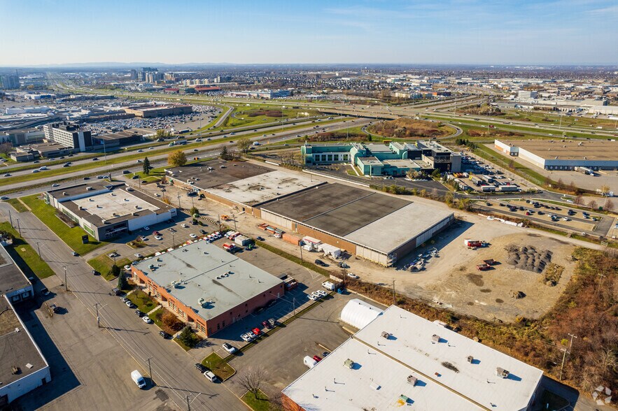 More Photos Of 2345 Des Laurentides (A-15) Desste E, Laval Manufacturing For Lease