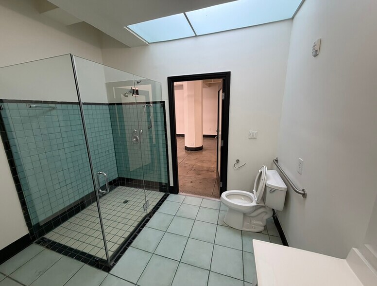 More Photos Of 814-818 S Broadway, Los Angeles Loft Creative Space For Lease