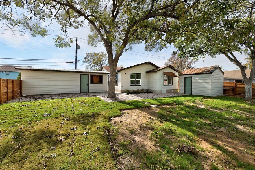 More Photos Of 306 W Stassney Ln, Austin Specialty For Sale