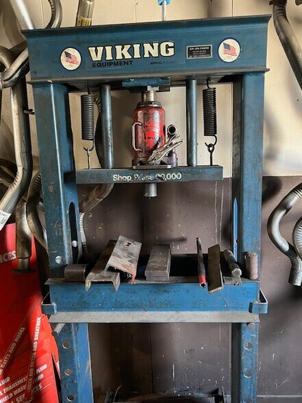 More Photos Of 202 N High St, Mount Orab Auto Repair For Sale