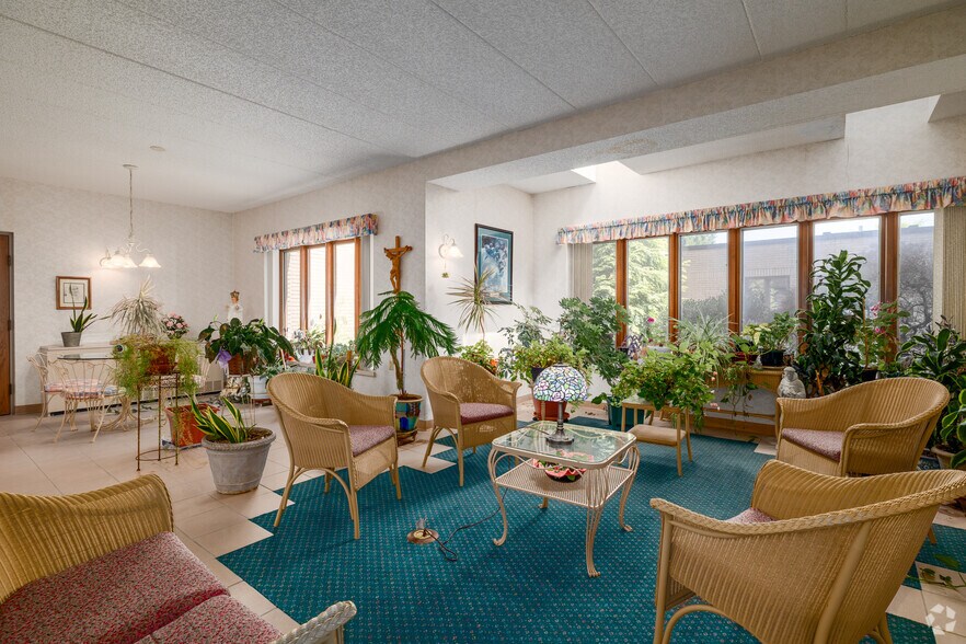 More Photos Of 39 N Portage Path, Akron Shelter For Sale