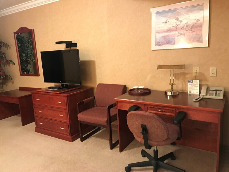 More Photos Of 8500 Road 164, Listowel Hotel For Sale