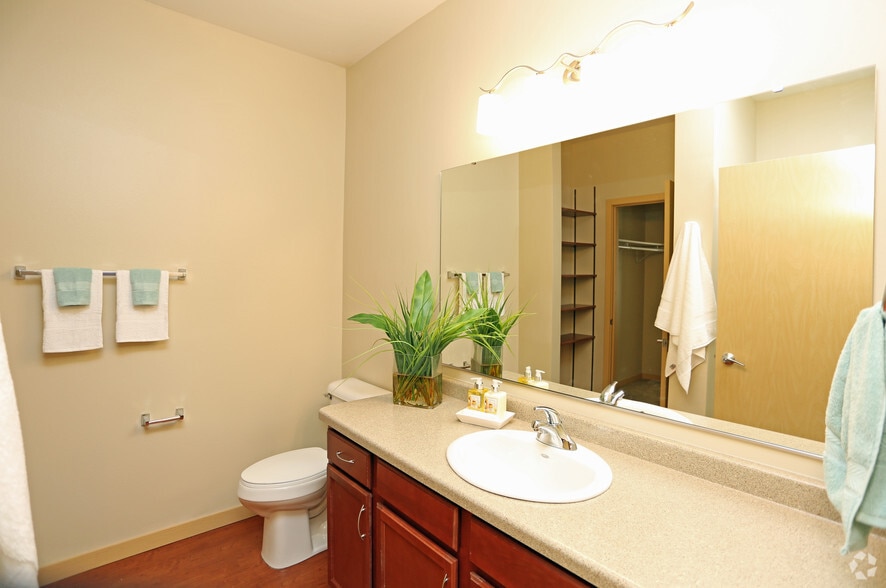 More Photos Of 401 N Washington St, Green Bay Apartments For Sale