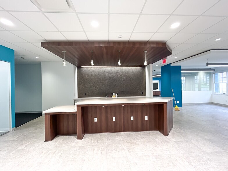 More Photos Of 3 Dauphin St, Mobile Office For Lease