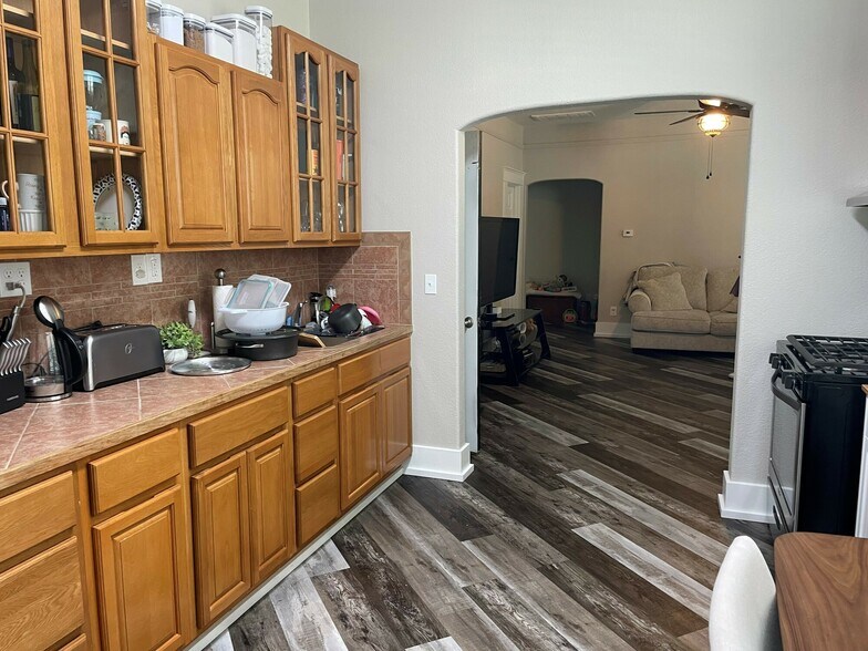 More Photos Of 1231-1241 Broadway Ave, Atwater Storefront Retail Residential For Sale