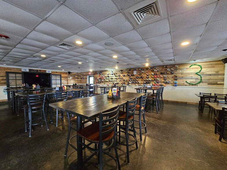 More Photos Of 2505 Manatee Ave E, Bradenton Restaurant For Sale