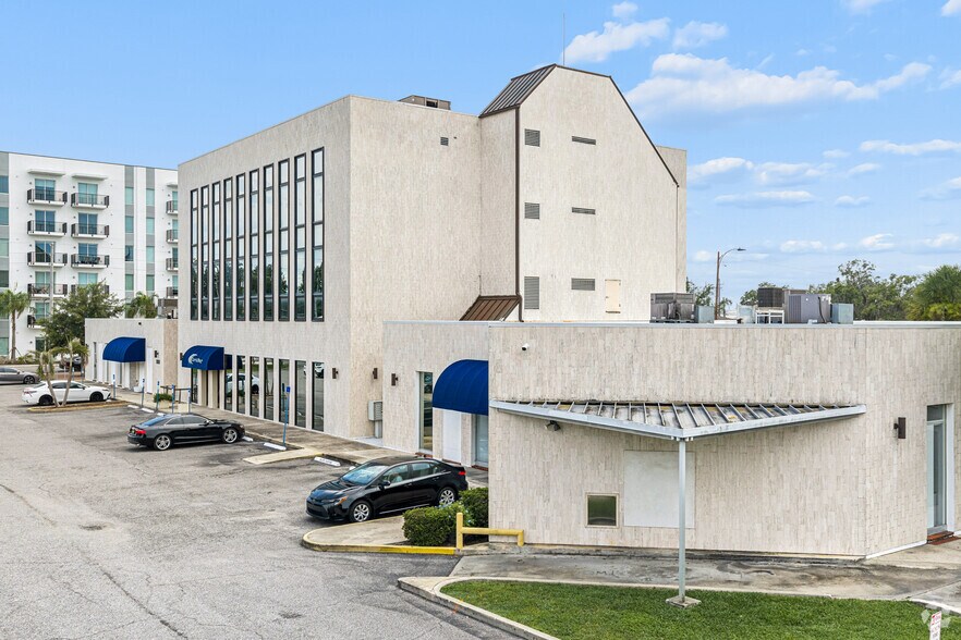 More Photos Of 130 Bates Ave SW, Winter Haven Office For Lease