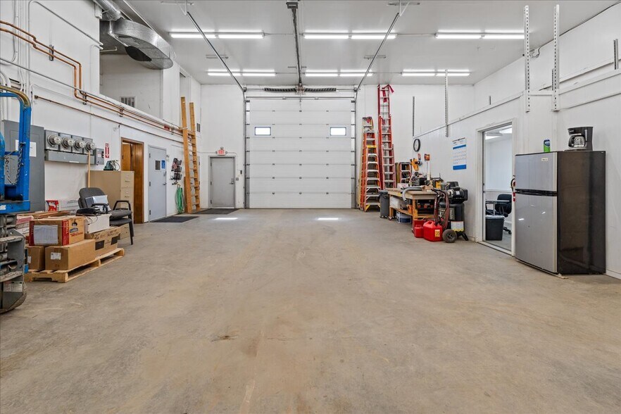 More Photos Of 980 Deere St, Fairbanks Warehouse For Sale
