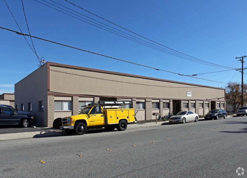 Primary Photo Of 388-398 Dawson Dr, Camarillo Warehouse For Lease