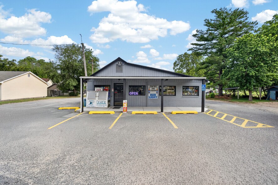 More Photos Of 105 Whiteleysburg Rd, Greensboro Convenience Store For Sale