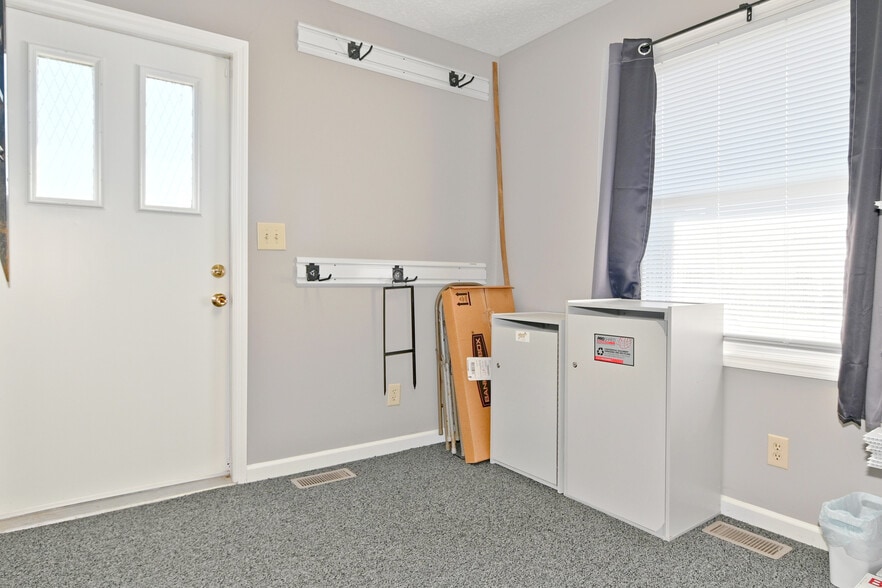 More Photos Of 1030 E Morgan St, Martinsville Office For Sale