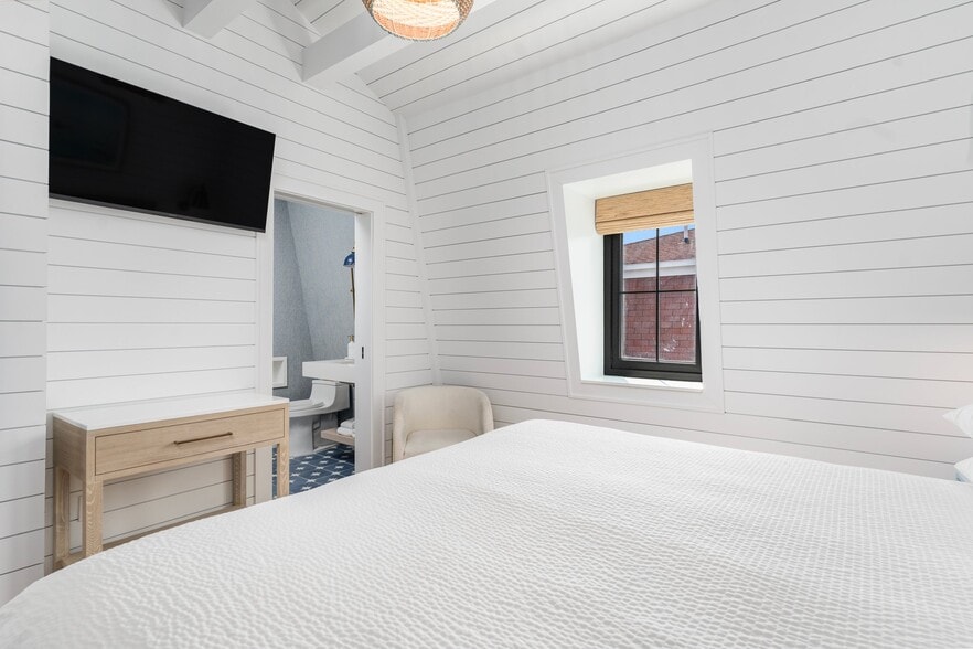 More Photos Of 212 Water St, Block Island Storefront For Sale