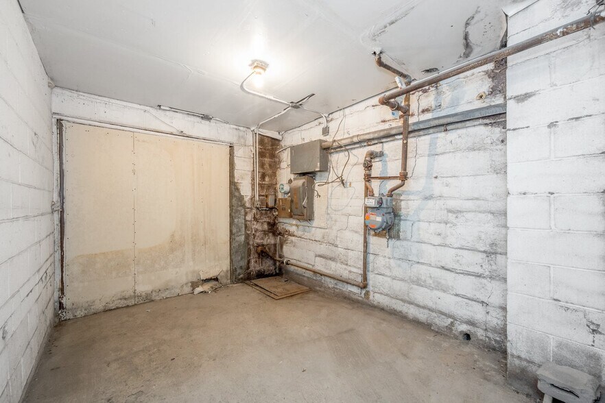 More Photos Of 138 Oakley Ave, White Plains Auto Repair For Sale
